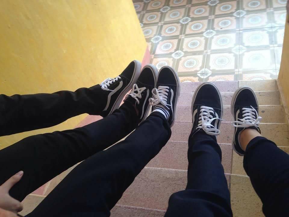 Áo quần đồng phục đã là gì, lớp nhà người ta còn đi cả giày đồng phục-7