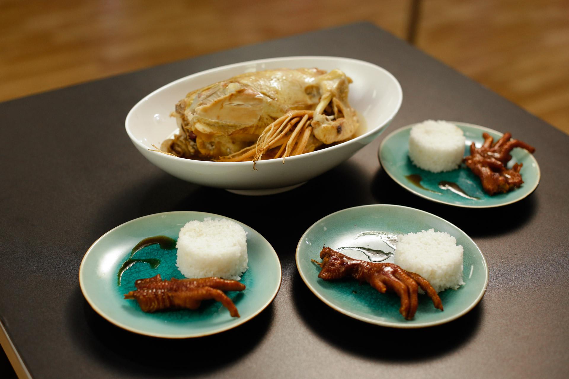 Cho rằng đề bài phi lý, Lý Quí Khánh bật tanh tách ban giám khảo Vua đầu bếp 2017-9