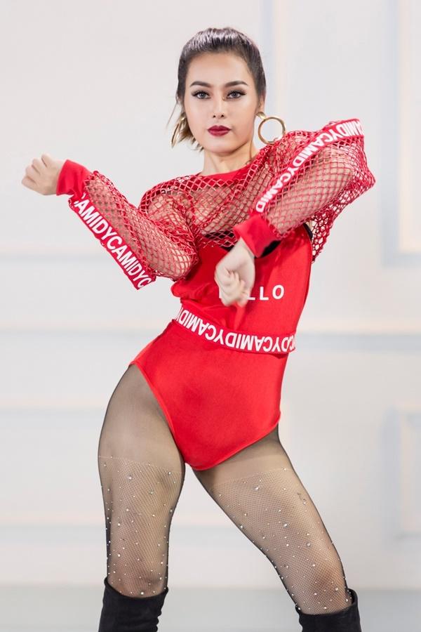 Chỉ vì quá sexy mà Minh Tú và Dung Doll đối đầu căng thẳng tại The Look 2017-2