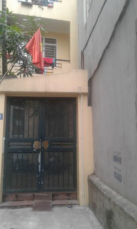 Bố đẻ, mẹ kế bạo hành bé trai 10 tuổi: Mái tóc đứa trẻ lâu không cắt và sự lạnh ngắt yêu thương-2