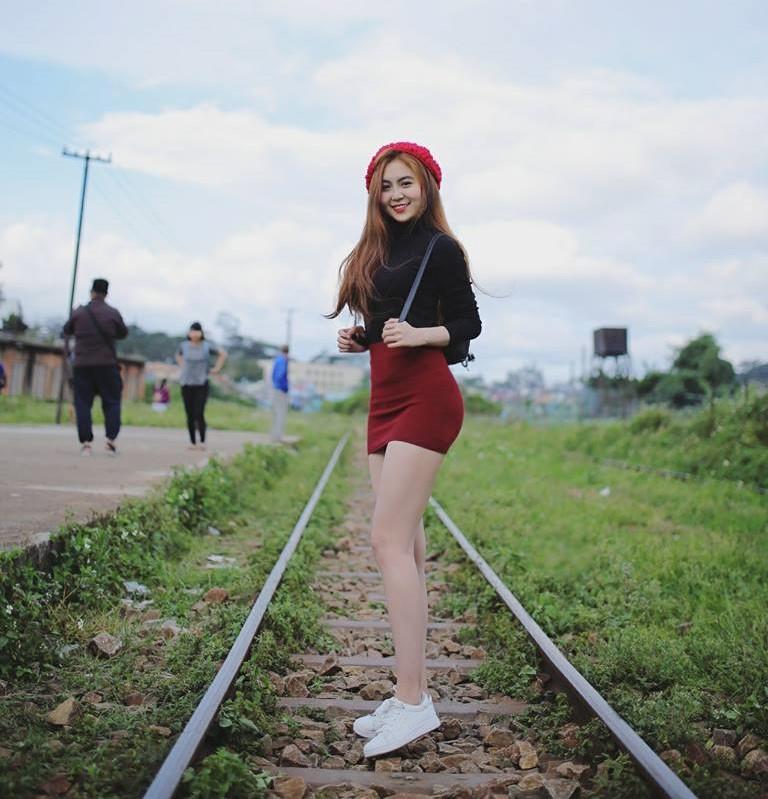 Nữ sinh Sài Gòn được mệnh danh hot girl vòng eo 58-9