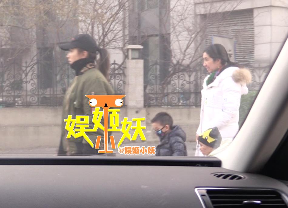 Ly hôn được 3 ngày, bạn gái cũ Thích Tiểu Long bị phát hiện thân mật với đàn ông có gia đình-2