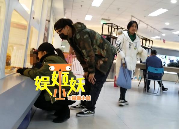 Ly hôn được 3 ngày, bạn gái cũ Thích Tiểu Long bị phát hiện thân mật với đàn ông có gia đình-8