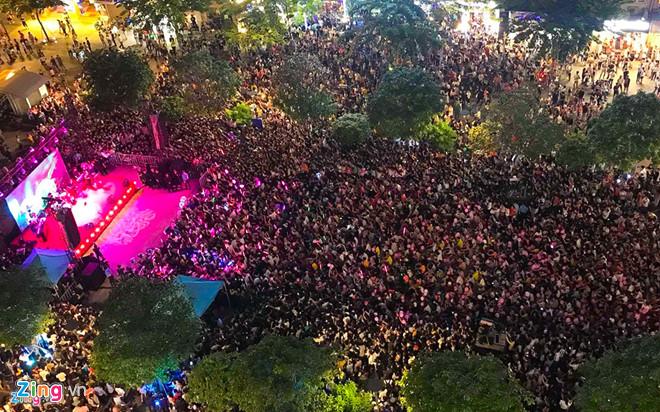 Vì sao Mỹ Tâm được tổ chức buổi ký đĩa ở phố đi bộ Nguyễn Huệ?-1