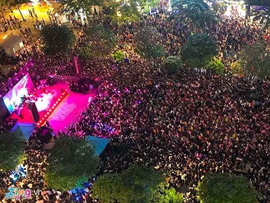 Vì sao Mỹ Tâm được tổ chức buổi ký đĩa ở phố đi bộ Nguyễn Huệ?