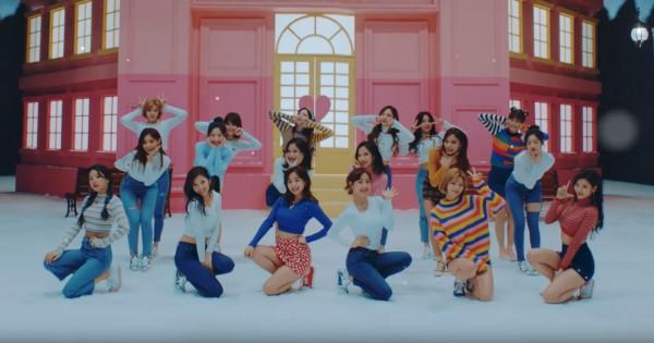 TWICE comeback lần thứ 4 trong năm với đội hình… 18 thành viên-1