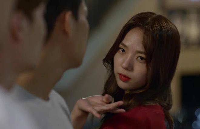 Hot girl xinh đẹp với tuyên bố chủ quyền khiến trai ngoan chạy mất dép-1