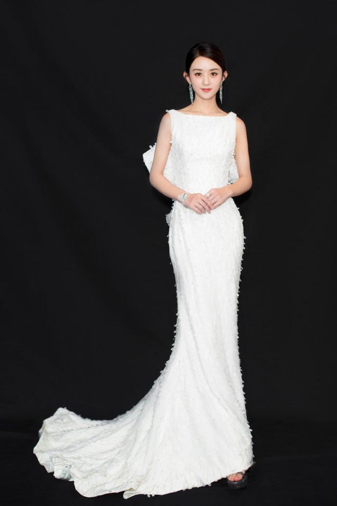 Từng liên tục bị chê mặc xấu, chọn đồ dìm dáng nhưng dạo gần đây Triệu Lệ Dĩnh đã tiến bộ hơn hẳn-6