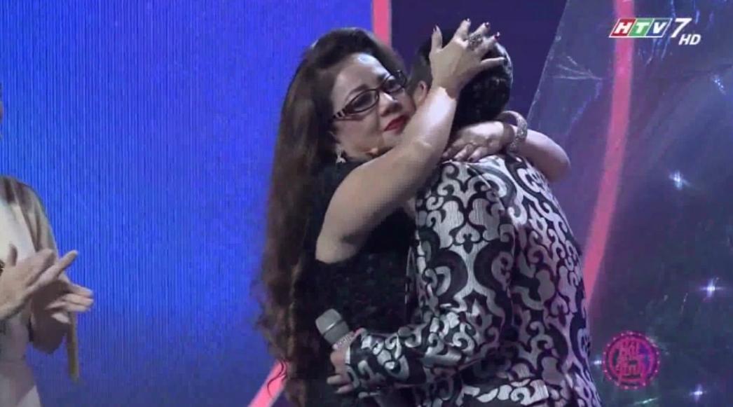 Mẹ Kasim Hoàng Vũ khóc ròng kể lại quá khứ định ôm con nhảy sông tự vẫn vì áp lực ly hôn-3