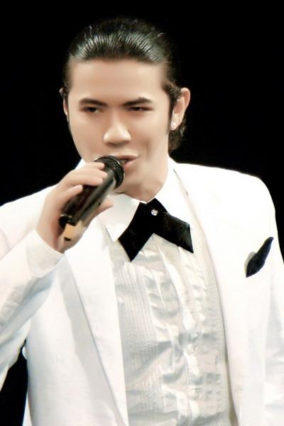 Mẹ Kasim Hoàng Vũ khóc ròng kể lại quá khứ định ôm con nhảy sông tự vẫn vì áp lực ly hôn-6