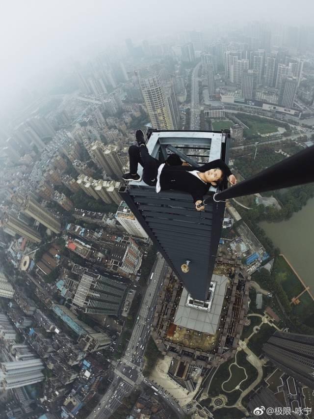 Trước khi chết, diễn viên Trung Quốc từng thách thức độ cao 1.000m-1