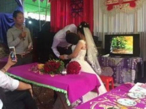 Đám cưới của cặp đôi Phú Thọ chênh nhau 50 cm thu hút sự chú ý