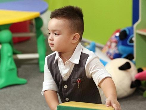 Nhóc tỳ lai Việt - Đức hút 130.000 theo dõi