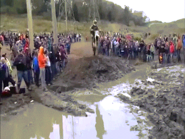 Clip: Những gương mặt ấn tượng khi bị troll sập thang máy vừa buồn cười vừa sợ-1