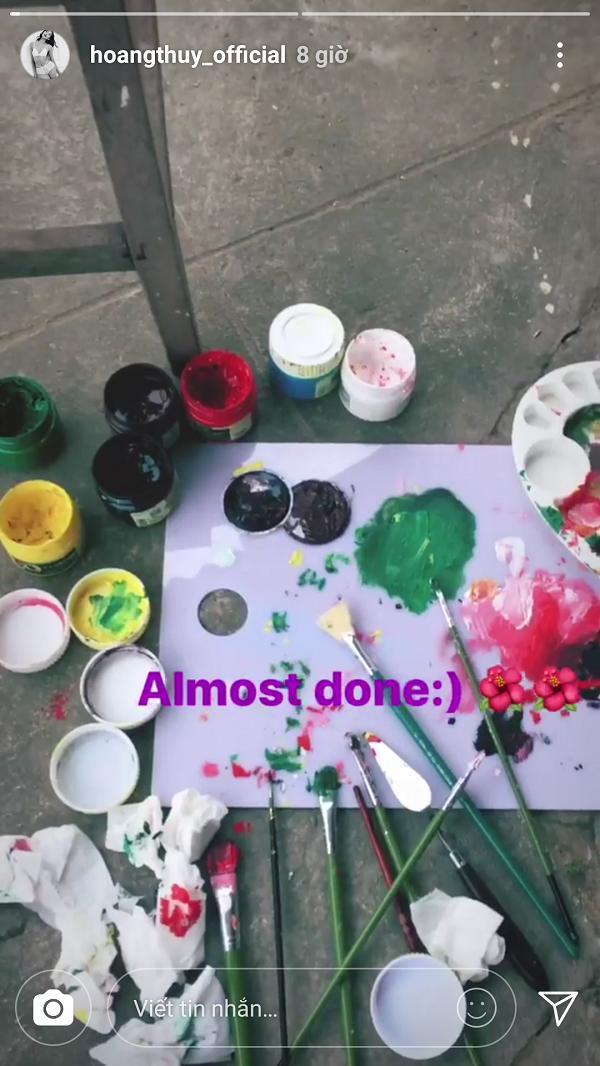 Không chỉ say mê, tài vẽ hoa dâm bụt của Hoàng Thùy thực sự đáng ngưỡng mộ-4