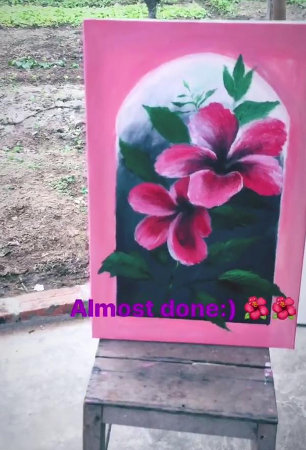 Không chỉ say mê, tài vẽ hoa dâm bụt của Hoàng Thùy thực sự đáng ngưỡng mộ-7