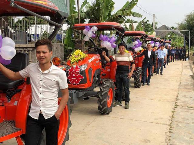 Chú rể Hải Dương mang 8 máy cày đi hỏi vợ gây sốt cộng đồng mạng-1