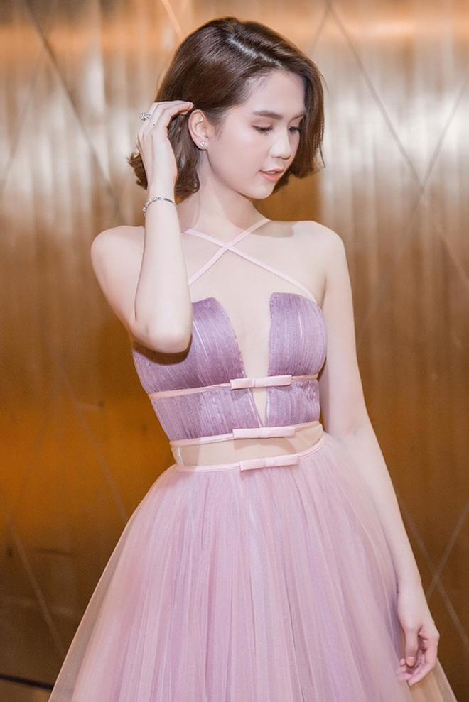 Ngọc Trinh dẫn đầu top sao mặc váy nhái ồn ào nhất năm 2017-2
