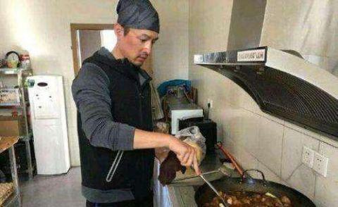 Góc đáng yêu của sao Hoa ngữ sau những lung linh: Triệu Lệ Dĩnh lấm lem bùn đất, Hồ Ca xắn tay áo nấu cơm-7