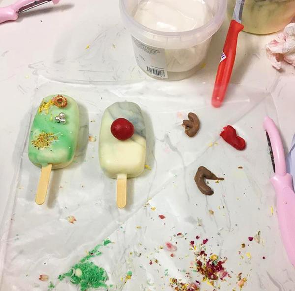 Mẹ 9x chia sẻ cách làm kẹo mút Giáng Sinh siêu đẹp đảm bảo các bé thích mê-5