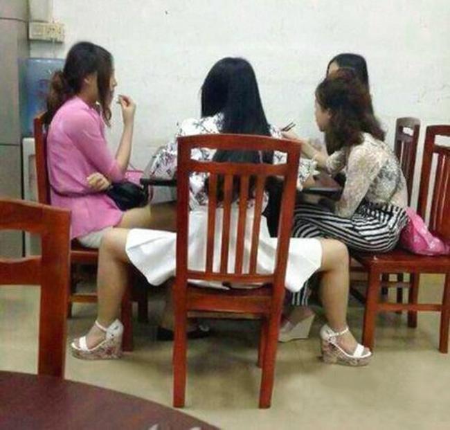 Những kiểu tạo dáng của gái xinh khiến mày râu choáng váng-2