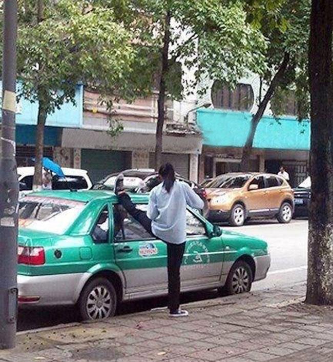 Những kiểu tạo dáng của gái xinh khiến mày râu choáng váng-4