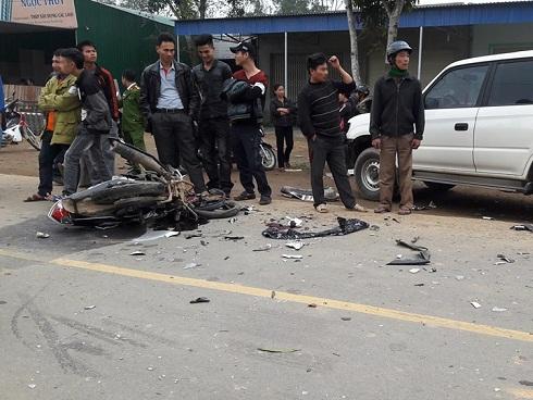 Hai thanh niên đi ôtô đánh tới tấp người lớn tuổi sau va chạm-3