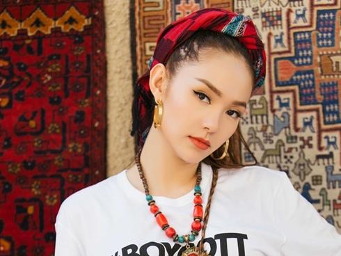 Xách giỏ 300 triệu đồng đựng toàn hàng hiệu, Minh Hằng chứng minh đẳng cấp đơn giản là đỉnh cao-11