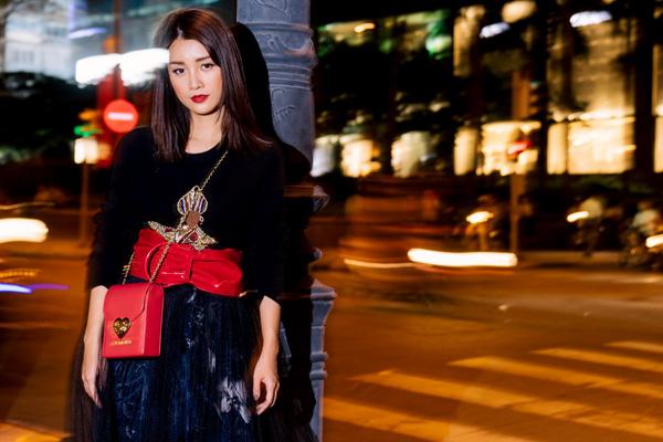 Street style đêm Sài Gòn toàn hàng hiệu của MC Quỳnh Chi-5