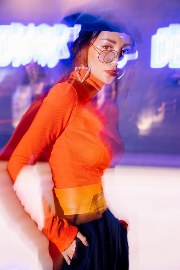 Street style đêm Sài Gòn toàn hàng hiệu của MC Quỳnh Chi-8