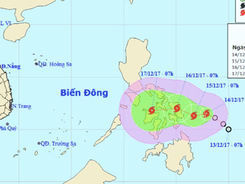 Bão giật cấp 10 áp sát biển Đông