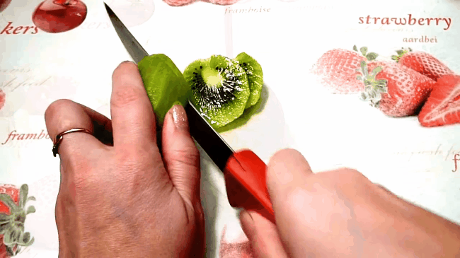 Trang trí hoa quả thành hình cây thông Noel đơn giản mà siêu đẹp, ai nhìn cũng thích-2