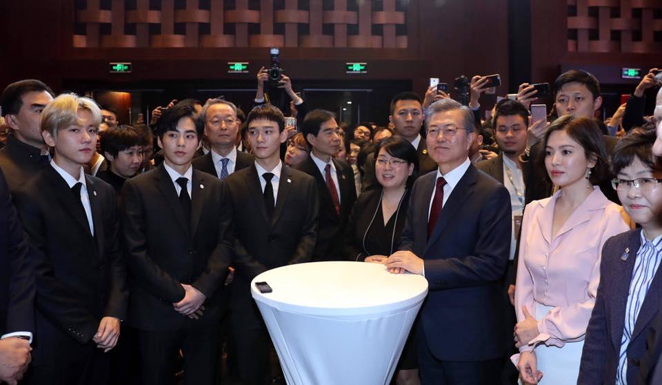 Sao Hàn 14/12: Song Hye Kyo xinh đẹp tuyệt vời trong bức ảnh chụp lén-1