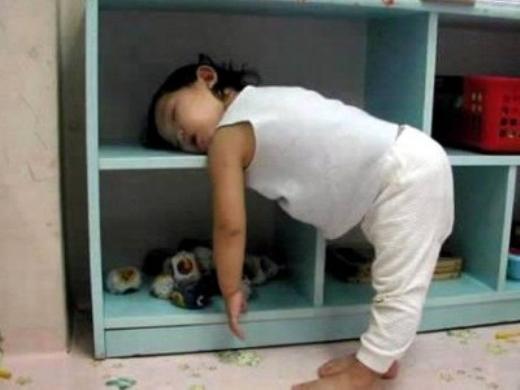 Cuộc đấu lấy chồng đẹp trai với con bé hàng xóm-1