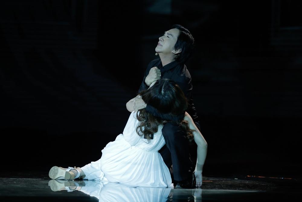 Ngọc Sơn nhiều lần lau nước mắt khi chứng kiến cuộc tình đau thương của Giang Hồng Ngọc-5