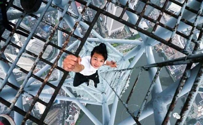 Vụ diễn viên chết vì ngã từ tầng 62: Mẹ bị tâm thần sau khi mất con-2