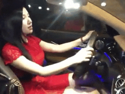 Hot girl - hot boy Việt 15/12: Hạnh Sino khoe giọng hát phía sau vô lăng khiến fan xao xuyến