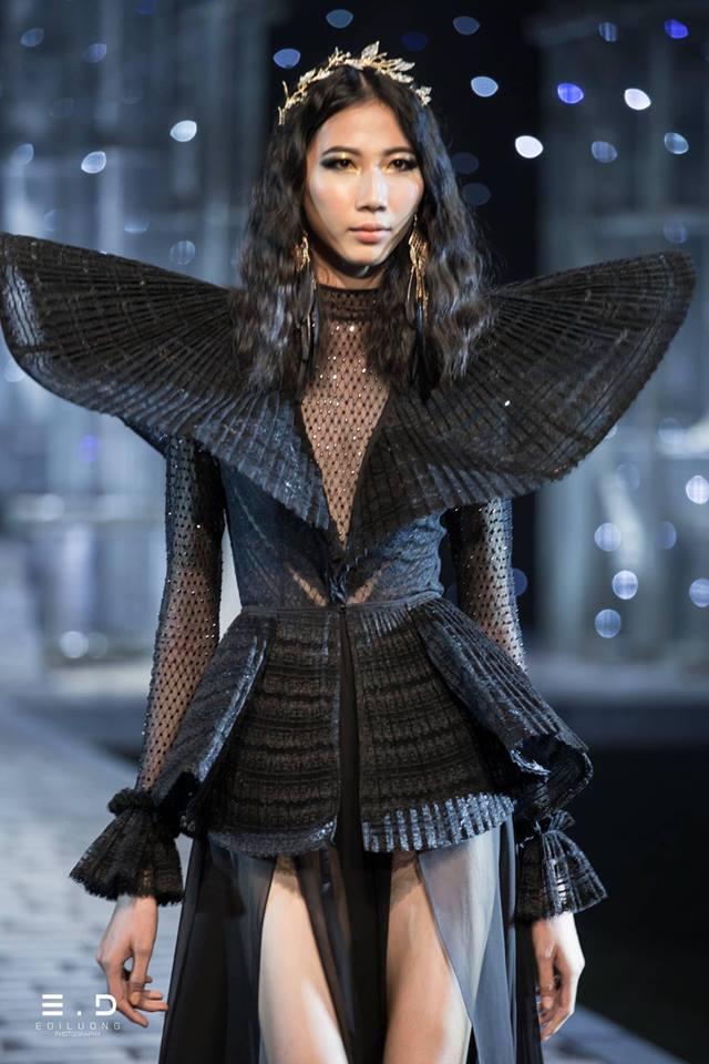 Không còn bộ xương di động, Cao Ngân tái xuất vóc dáng đầy đặn, catwalk tự tin như nữ thần-1