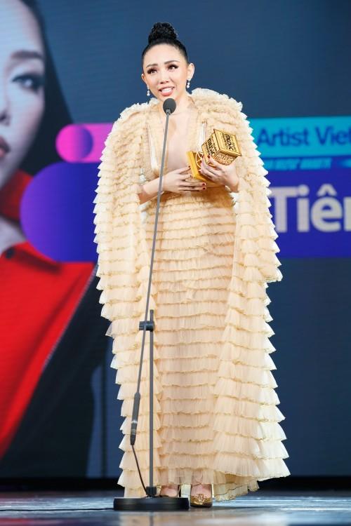 Vpop 2017: Đây là loạt sân khấu của sao Việt khiến bạn bè quốc tế trầm trồ-10