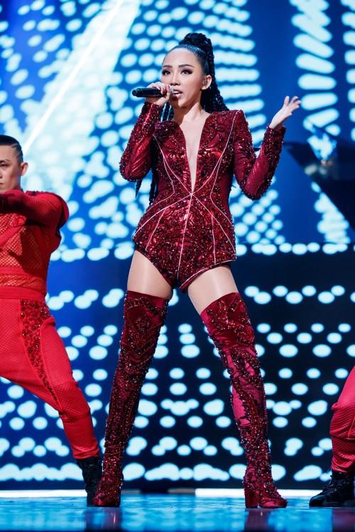 Vpop 2017: Đây là loạt sân khấu của sao Việt khiến bạn bè quốc tế trầm trồ-9