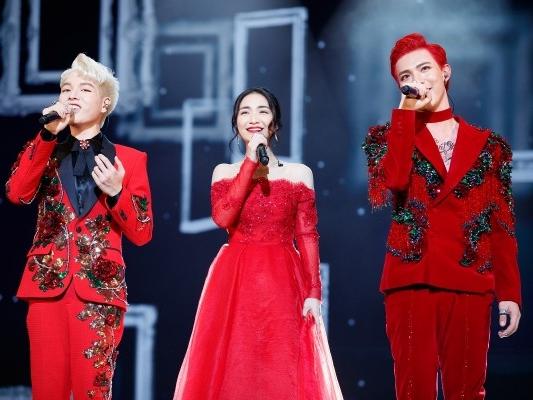 Vpop 2017: Đây là loạt sân khấu của sao Việt khiến bạn bè quốc tế trầm trồ