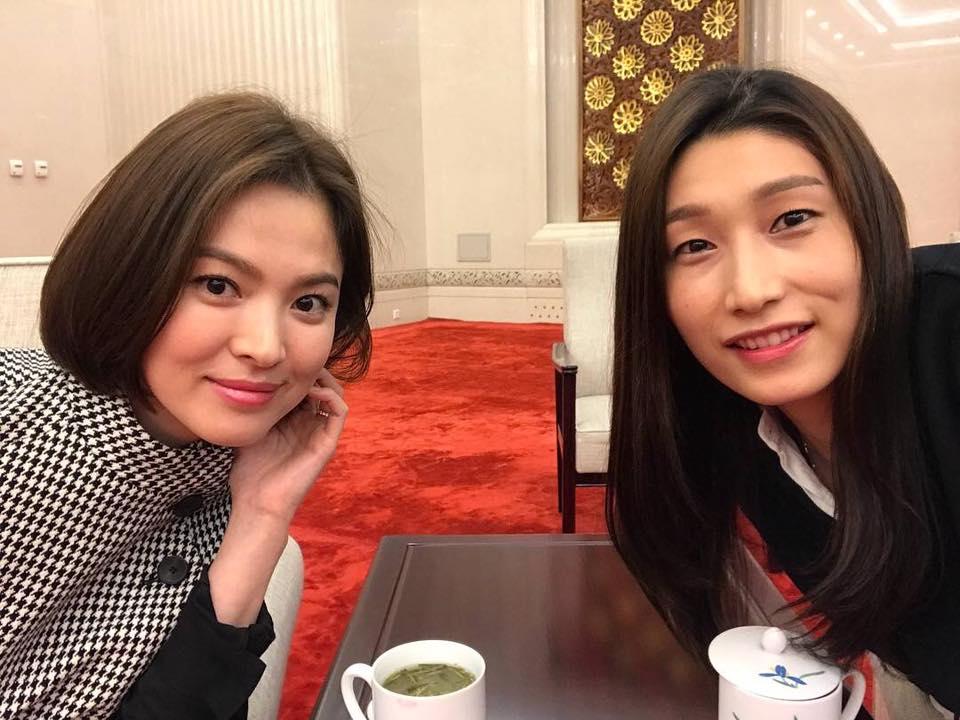 Song Hye Kyo khoe dáng đẹp, chân thon giữa tin đồn bầu bí-1