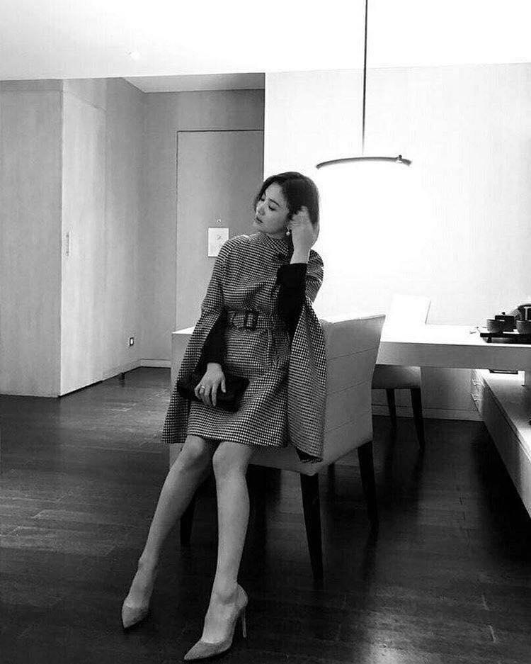 Song Hye Kyo khoe dáng đẹp, chân thon giữa tin đồn bầu bí-3