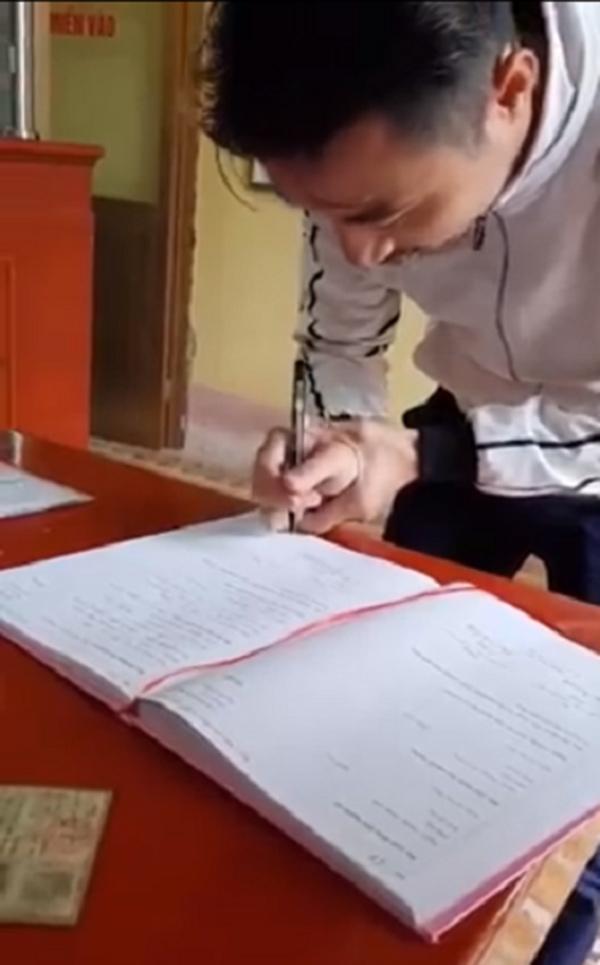 Clip cực đáng yêu: Thanh niên run bần bật đăng ký kết hôn nhưng mặt xanh, môi tái-1