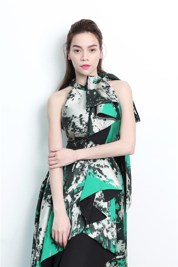 Không thích nhắc về nhau, bất ngờ Minh Hằng vẫn đụng váy áo Hồ Ngọc Hà trong MV mới-5