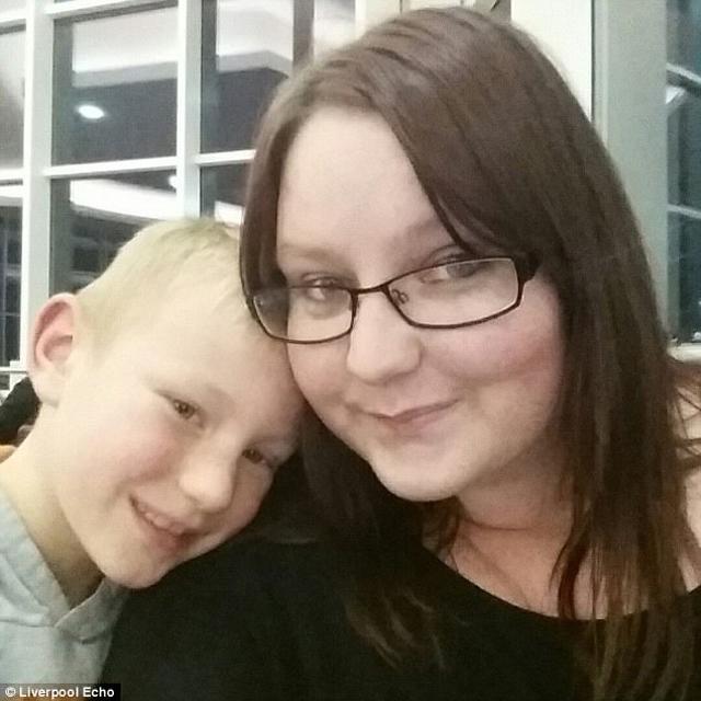 Bi kịch cậu bé đến bên giường chào mẹ đi học, phát hiện mẹ đã tử vong từ lúc nào-1