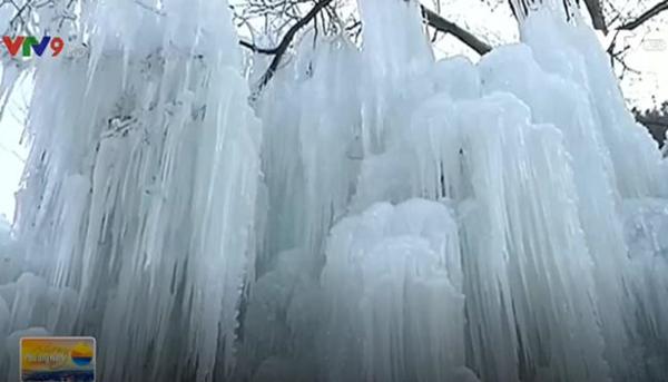 Trung Quốc: Nhũ băng tuyệt đẹp hấp dẫn du khách-1