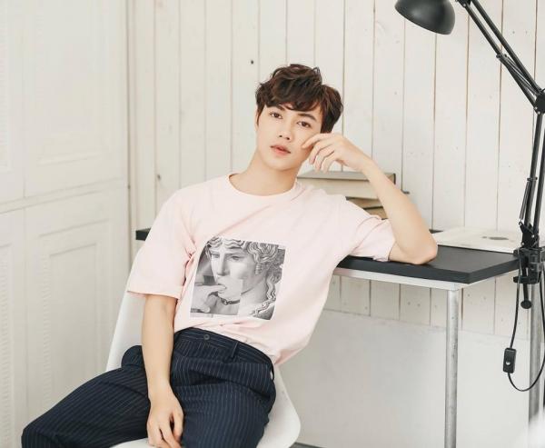 Chân dung hot boy điển trai, đa tài cứ ra cover là hút trăm nghìn lượt xem-5