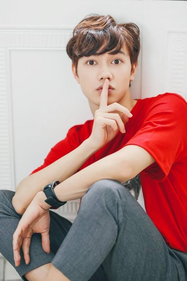 Chân dung hot boy điển trai, đa tài cứ ra cover là hút trăm nghìn lượt xem-1