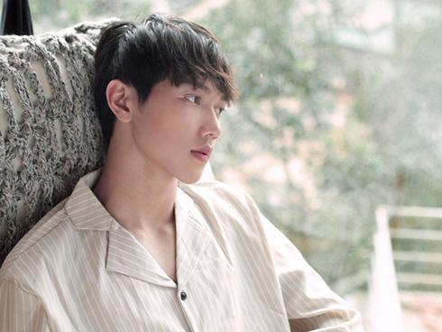 Chân dung hot boy điển trai, đa tài cứ ra cover là hút trăm nghìn lượt xem